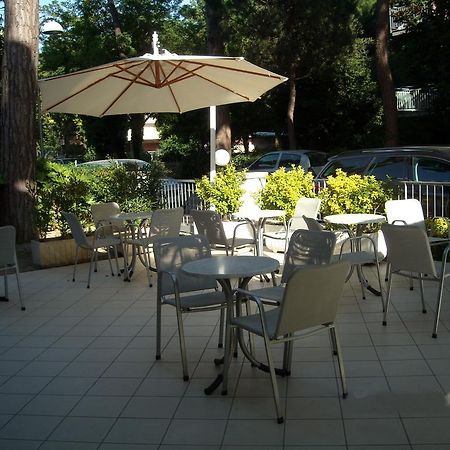 Hotel Haiti Milano Marittima Exterior foto