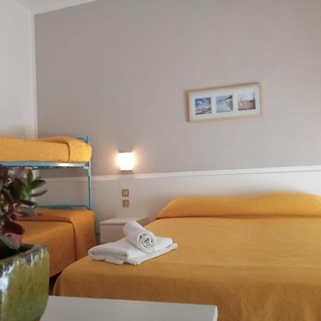 Hotel Haiti Milano Marittima Exterior foto