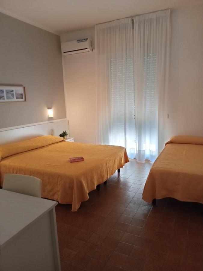 Hotel Haiti Milano Marittima Exterior foto