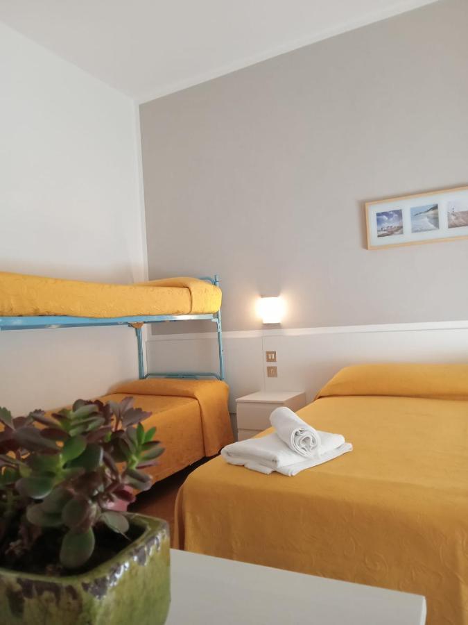 Hotel Haiti Milano Marittima Exterior foto