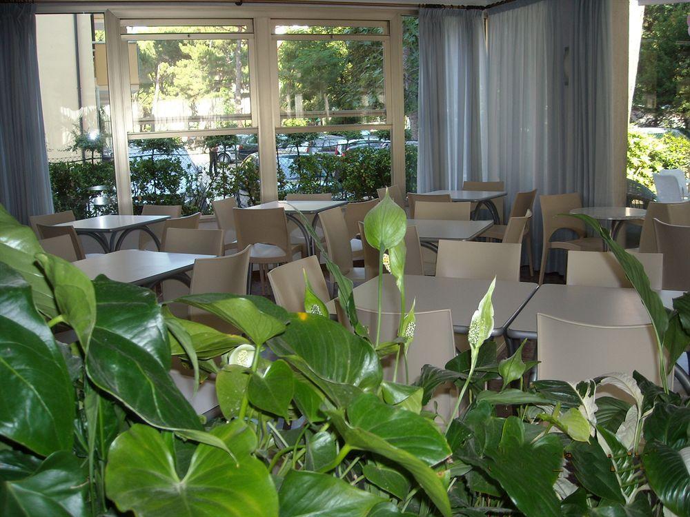 Hotel Haiti Milano Marittima Exterior foto