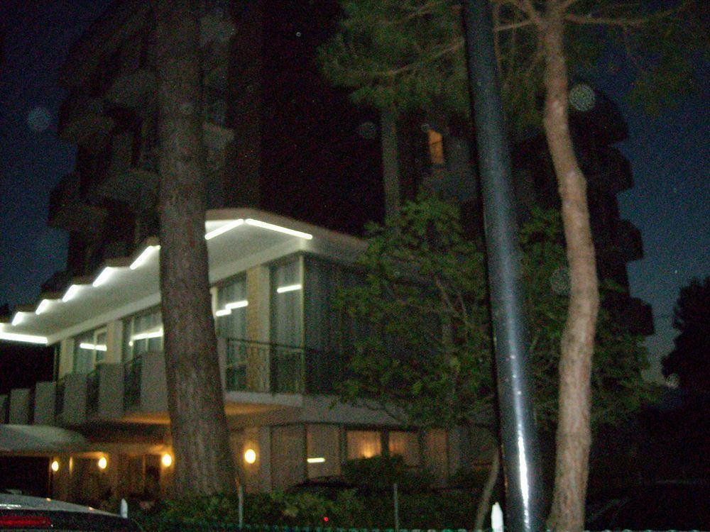 Hotel Haiti Milano Marittima Exterior foto