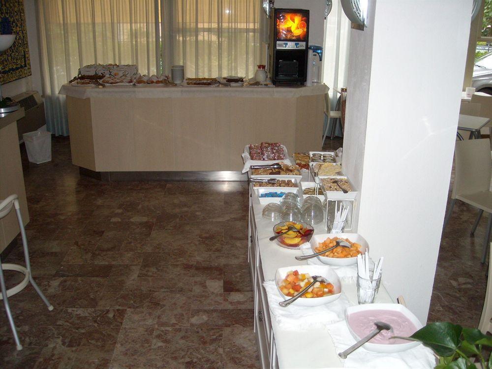 Hotel Haiti Milano Marittima Exterior foto