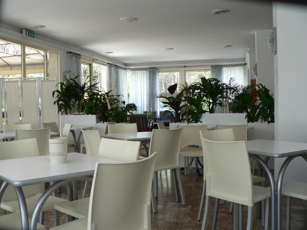 Hotel Haiti Milano Marittima Exterior foto