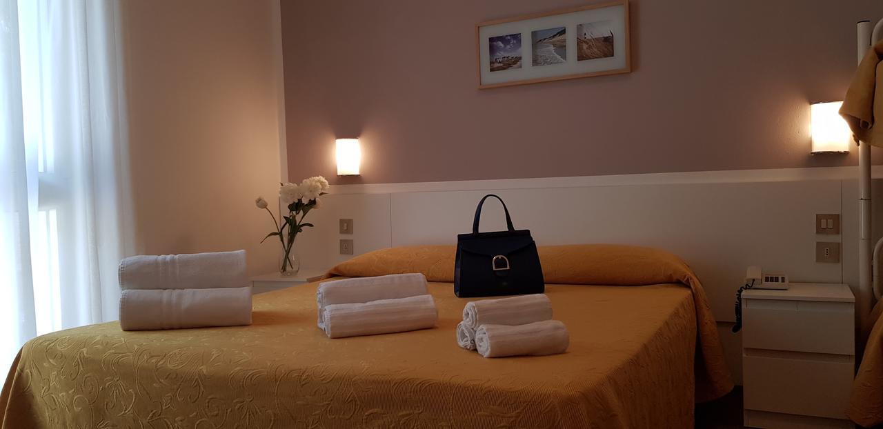 Hotel Haiti Milano Marittima Exterior foto