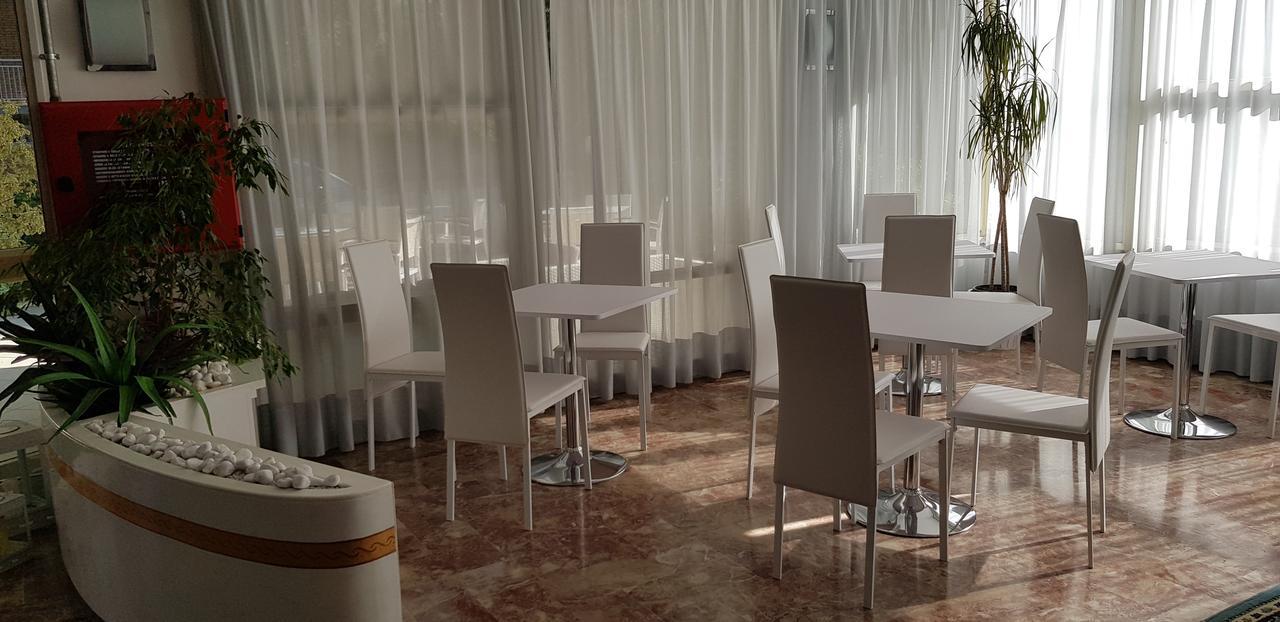 Hotel Haiti Milano Marittima Exterior foto